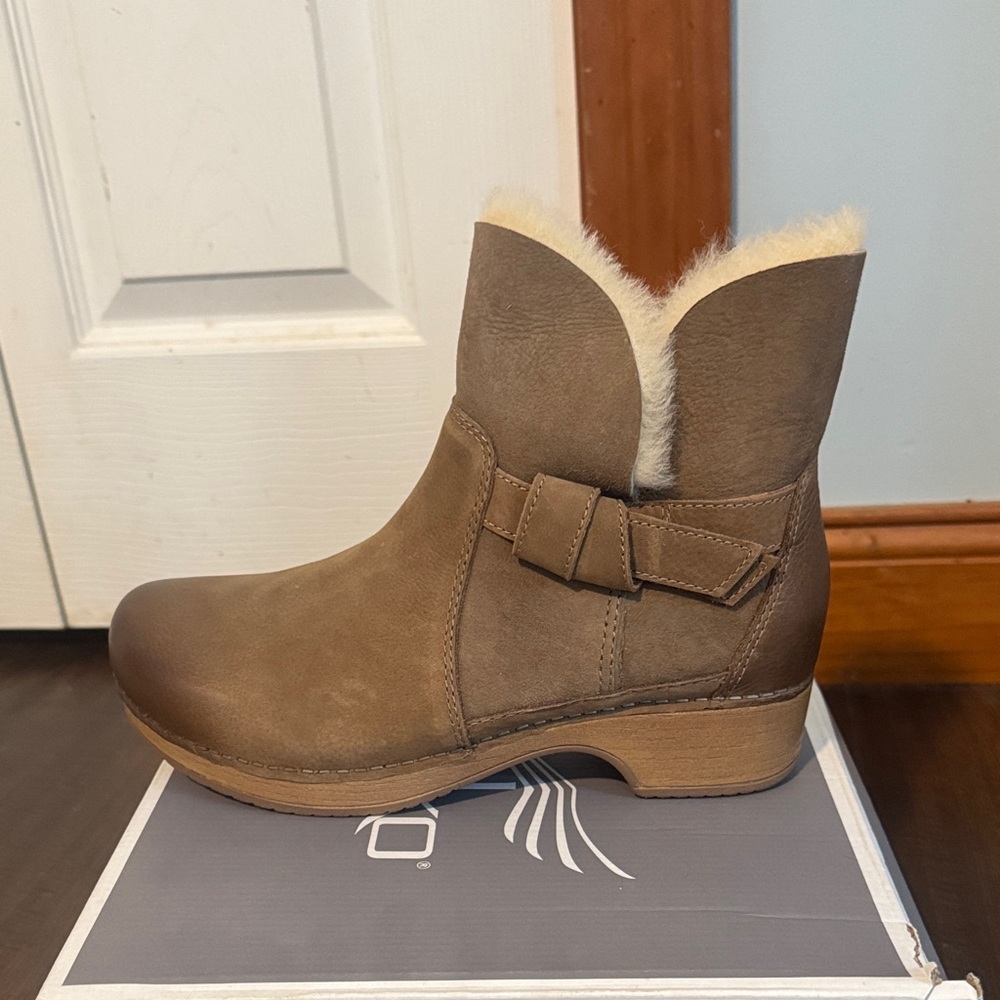 Danskos - Bessie Burnished Nubuck